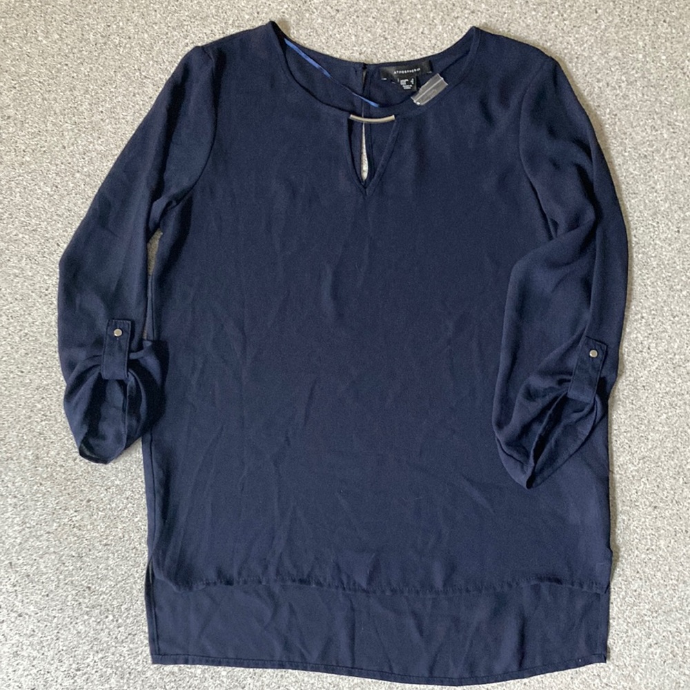 NWT Atmosphere 3/4 length sleeved v-cut front with silver accent blouse.